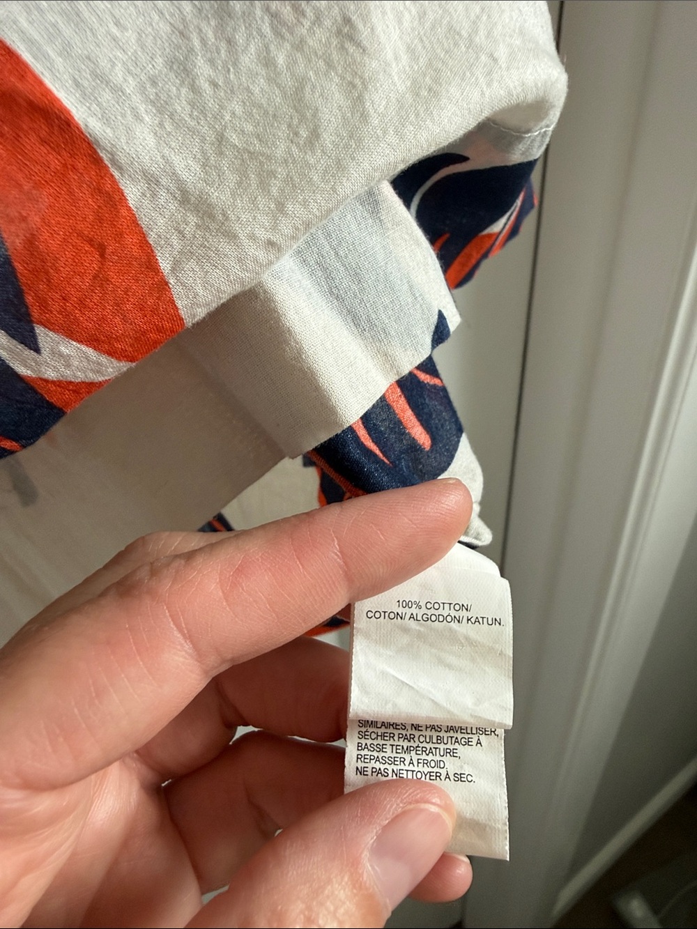 Lucky Brand White Sleeveless Blouse with Navy & Red Leaf Motif - Picture 4 of 7